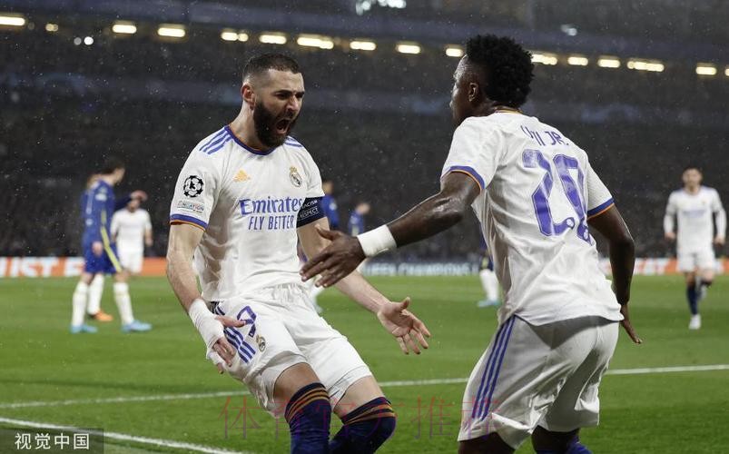 欧冠-本泽马戴帽!皇马3-1总分3-2逆转巴黎进8强 欧冠-本泽马戴帽!皇马3-1总分3-2逆转巴黎进8强